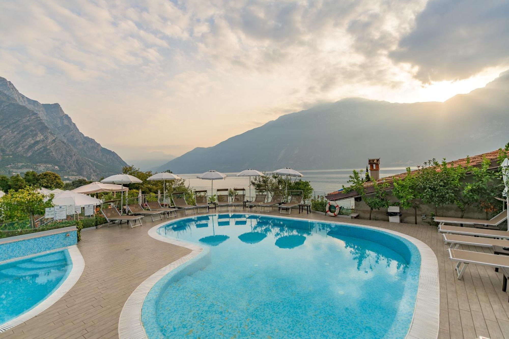 Garda Suite Hotel (Adults Only) Limone sul Garda Esterno foto