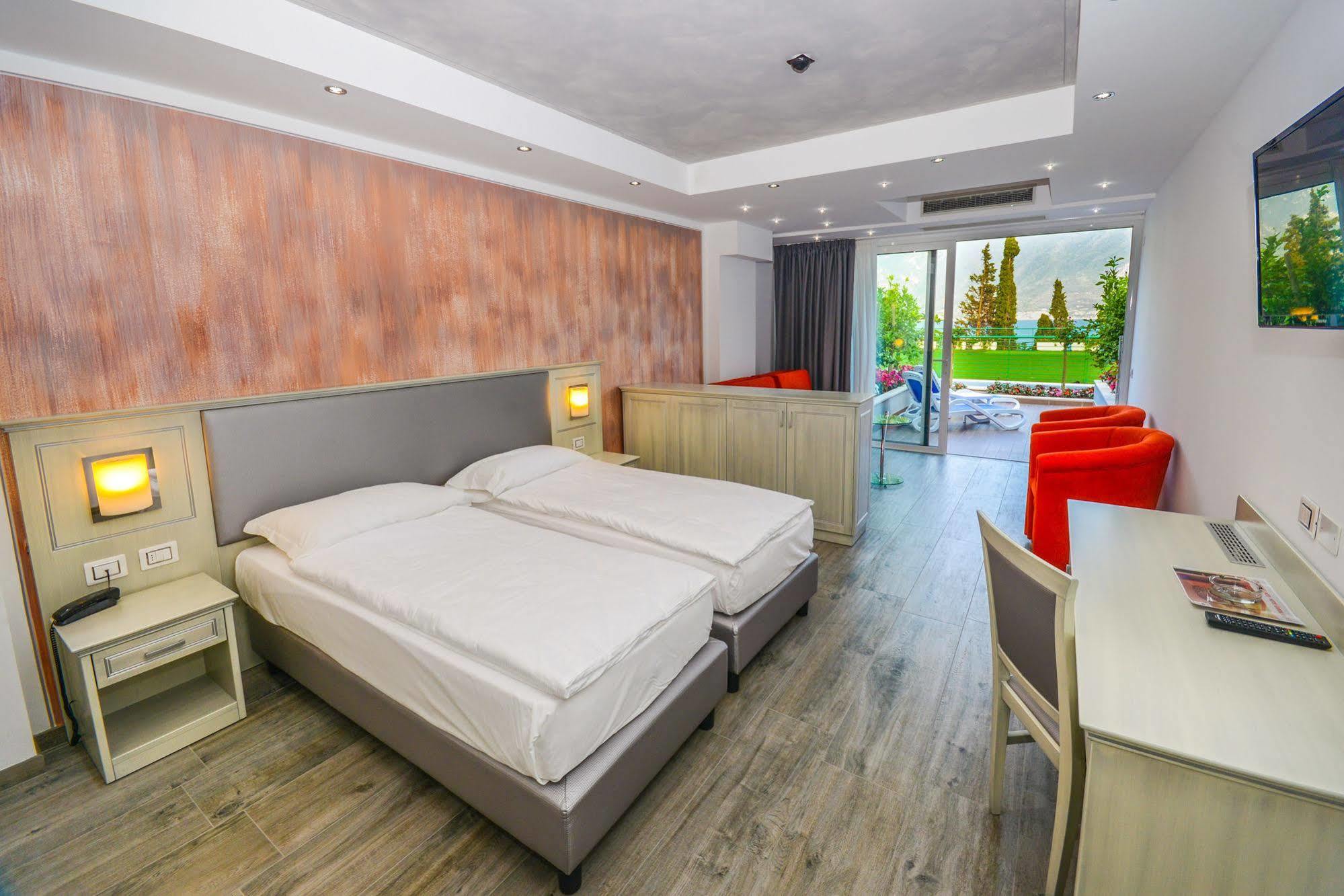 Garda Suite Hotel (Adults Only) Limone sul Garda Esterno foto